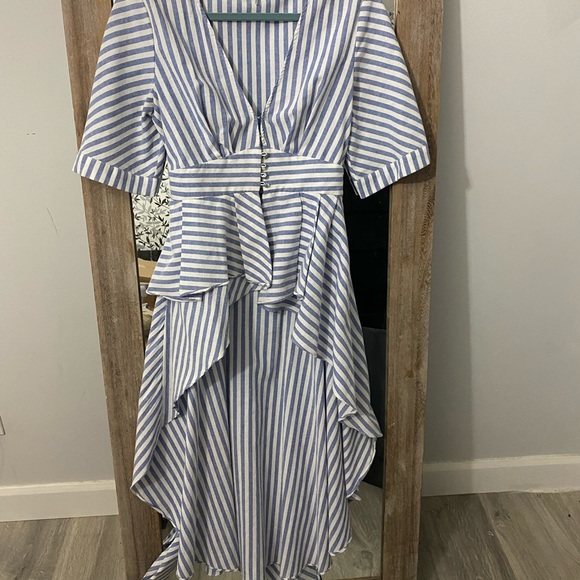 Classy High low, striped button front top. Size large - Picture 3 of 6
